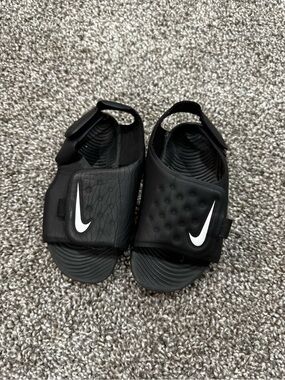 Nike Toddler Black Sandals with White Swoosh